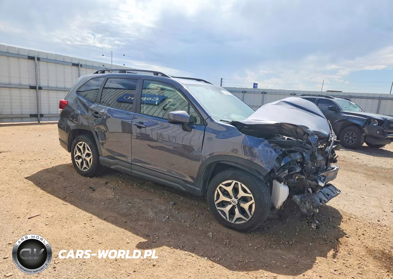 2023 Subaru Forester Premium VIN:JF2SKAEC5PH472865 - 4