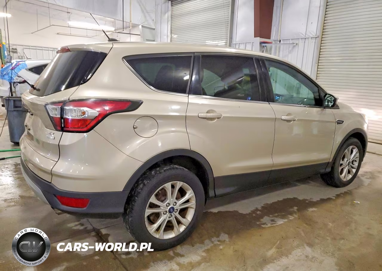 2017 Ford Escape Se VIN:1FMCU0GDXHUA32884 - 3
