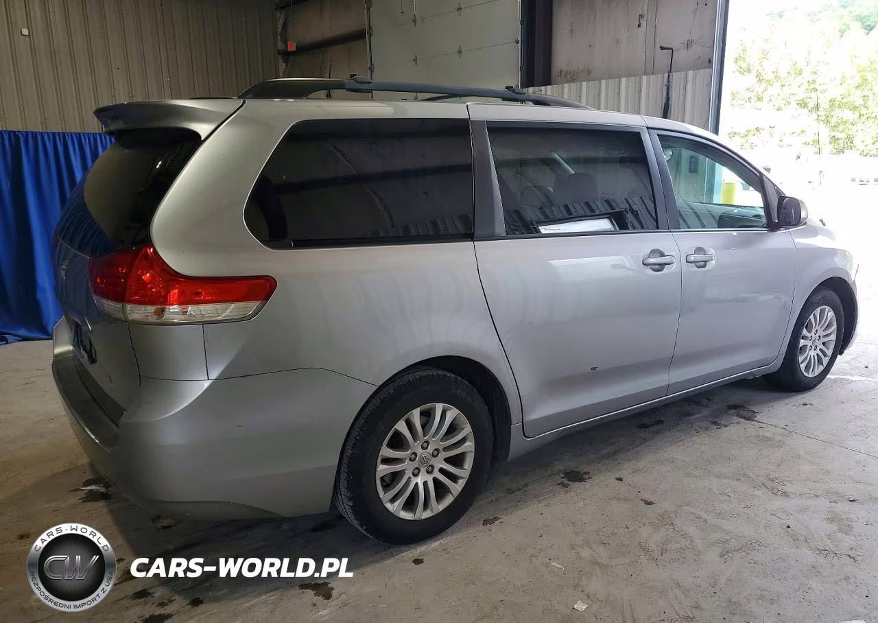 2014 Toyota Sienna Xle 8-Passenger VIN:5TDYK3DCXES469149 - 3