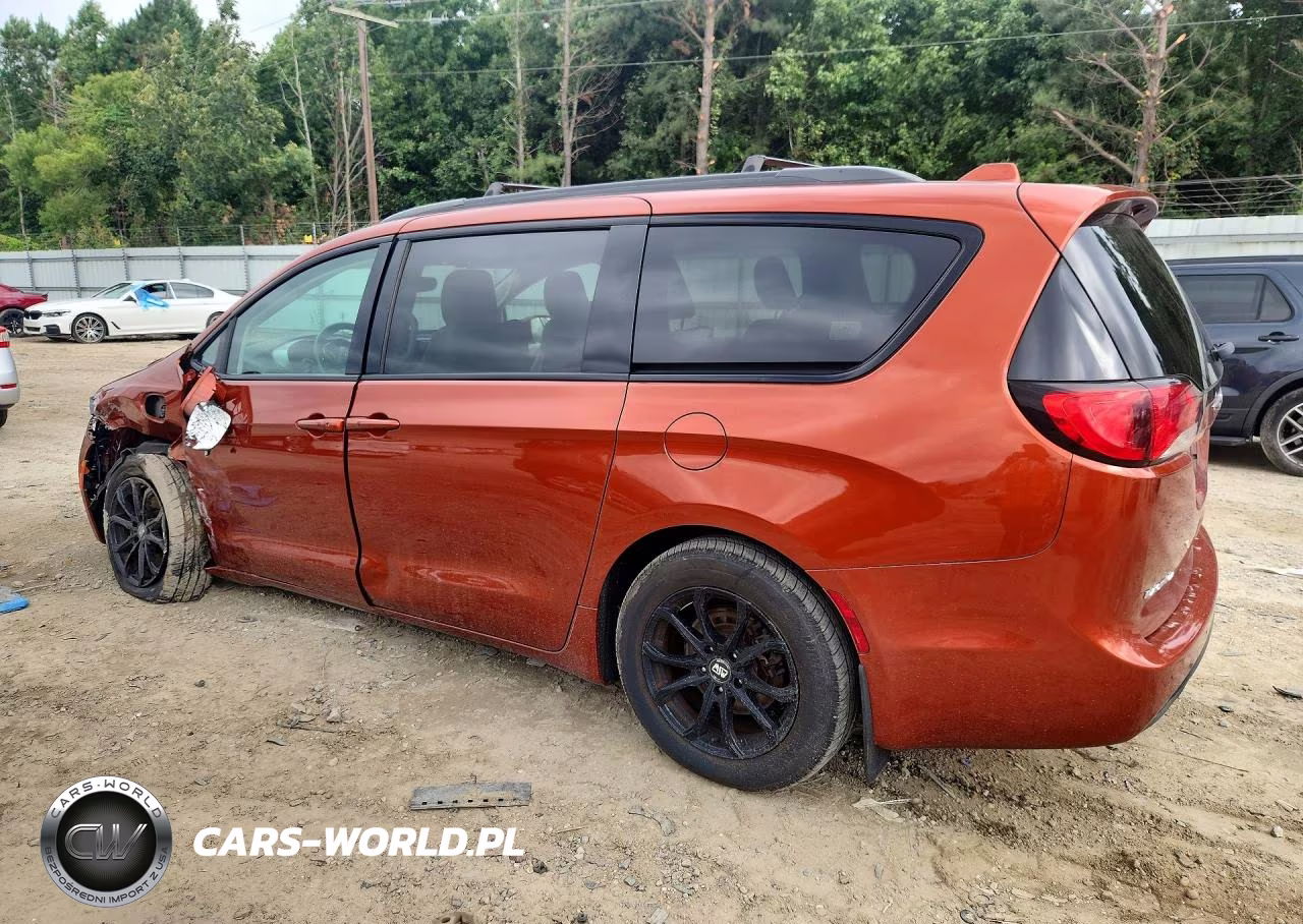 2018 Chrysler Pacifica Hybrid Touring L VIN:2C4RC1L72JR340707 - 2