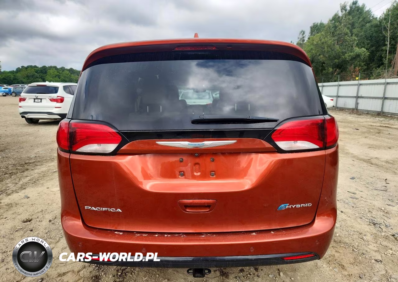 2018 Chrysler Pacifica Hybrid Touring L VIN:2C4RC1L72JR340707 - 6