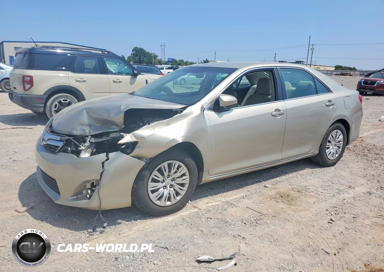 2014 Toyota Camry Le – zdjęcie 1 z 12