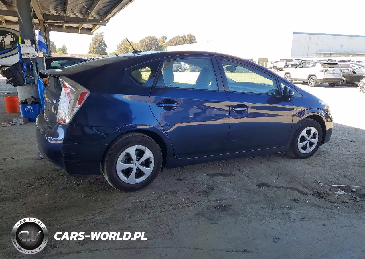 2015 Toyota Prius Four VIN:JTDKN3DU6F1931694 - 3