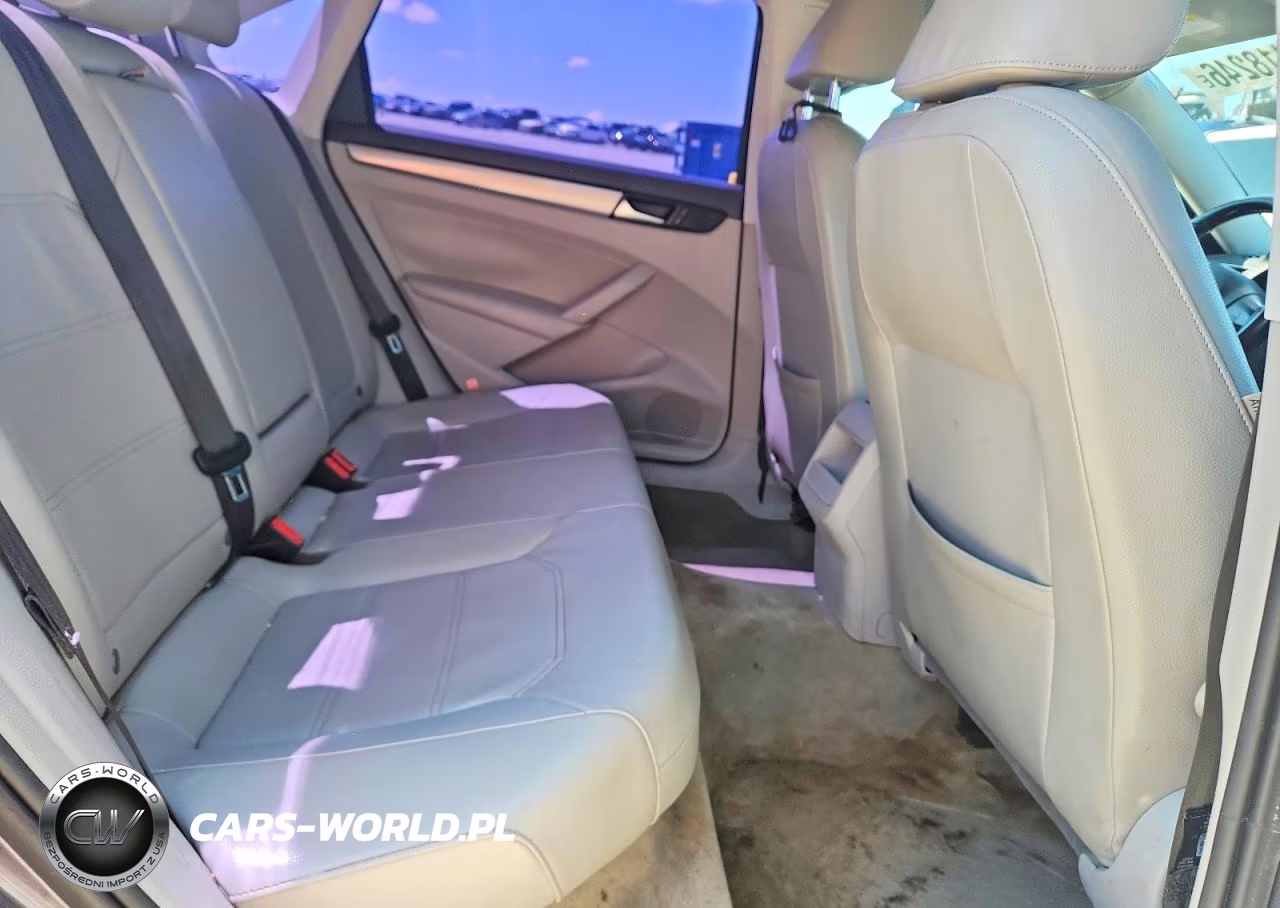 2015 Volkswagen Passat S VIN:1VWAS7A32FC082513 - 10