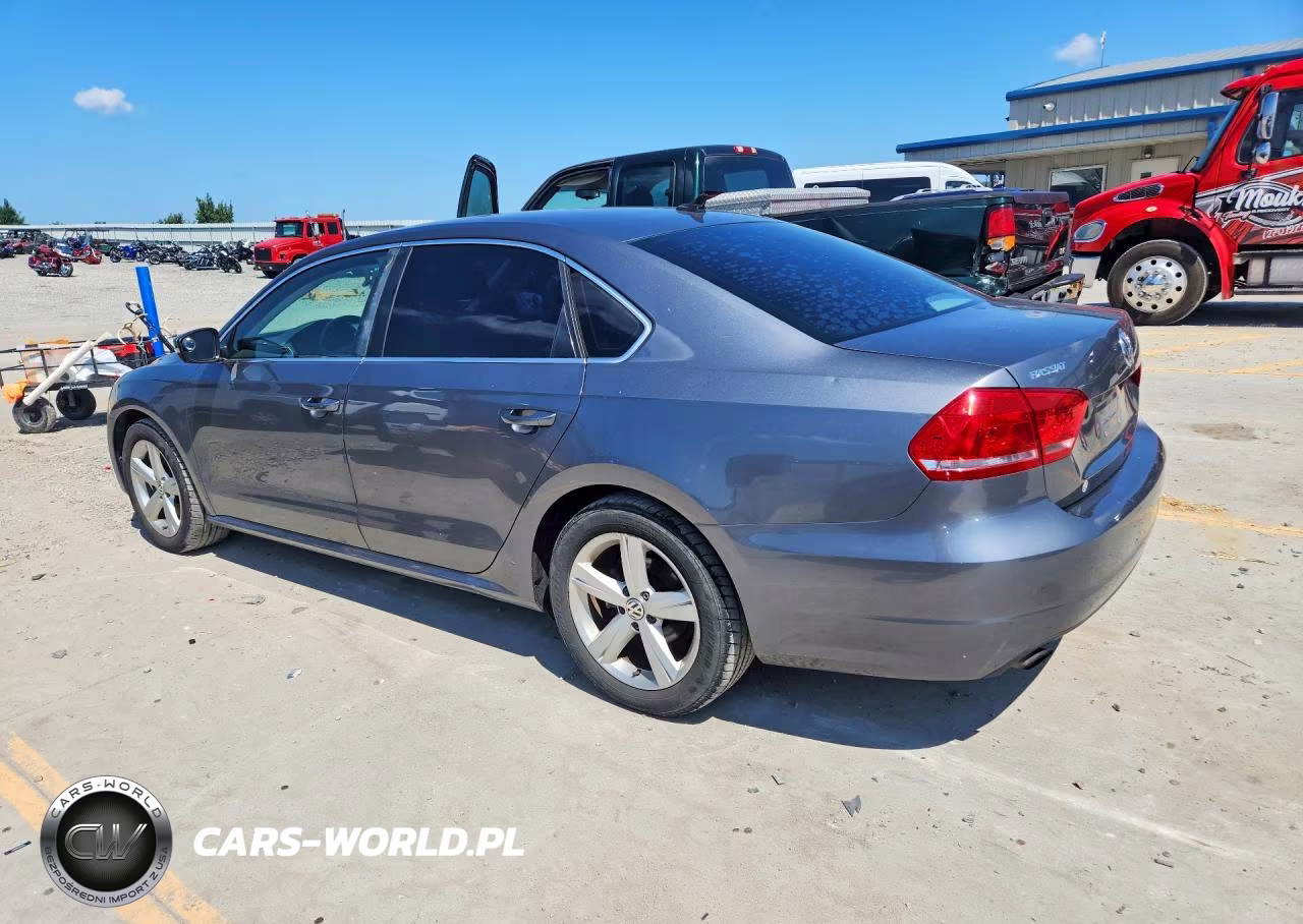 2015 Volkswagen Passat S VIN:1VWAS7A32FC082513 - 2