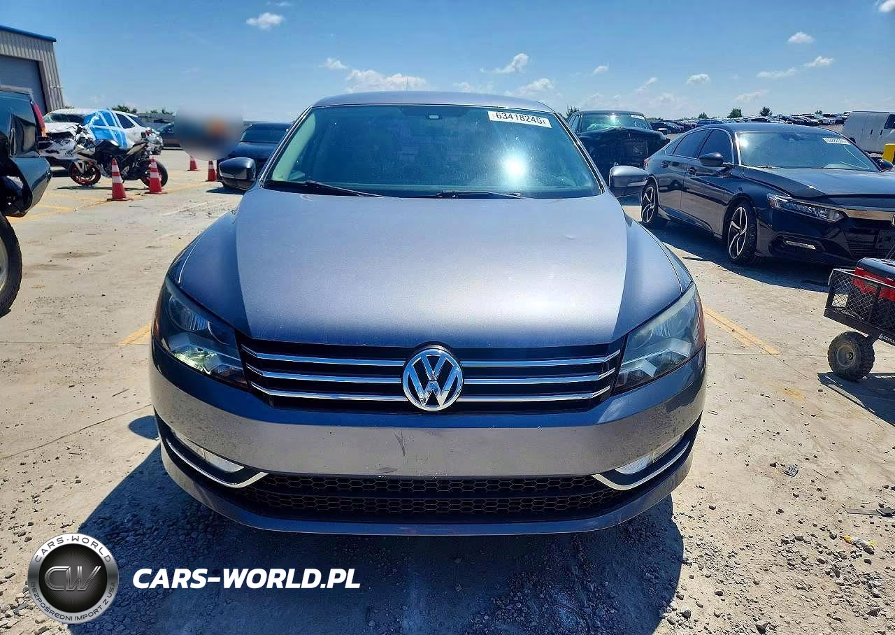 2015 Volkswagen Passat S VIN:1VWAS7A32FC082513 - 5
