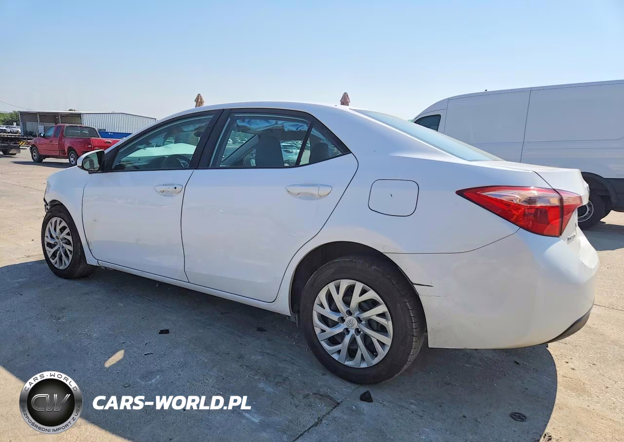 2018 Toyota Corolla Le VIN:2T1BURHE8JC121321 - 2