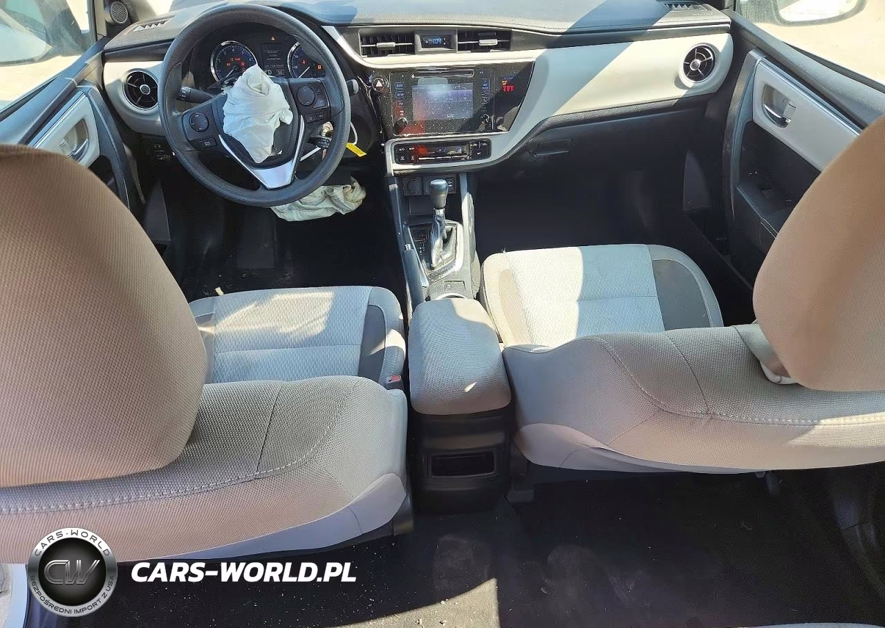 2018 Toyota Corolla Le VIN:2T1BURHE8JC121321 - 8