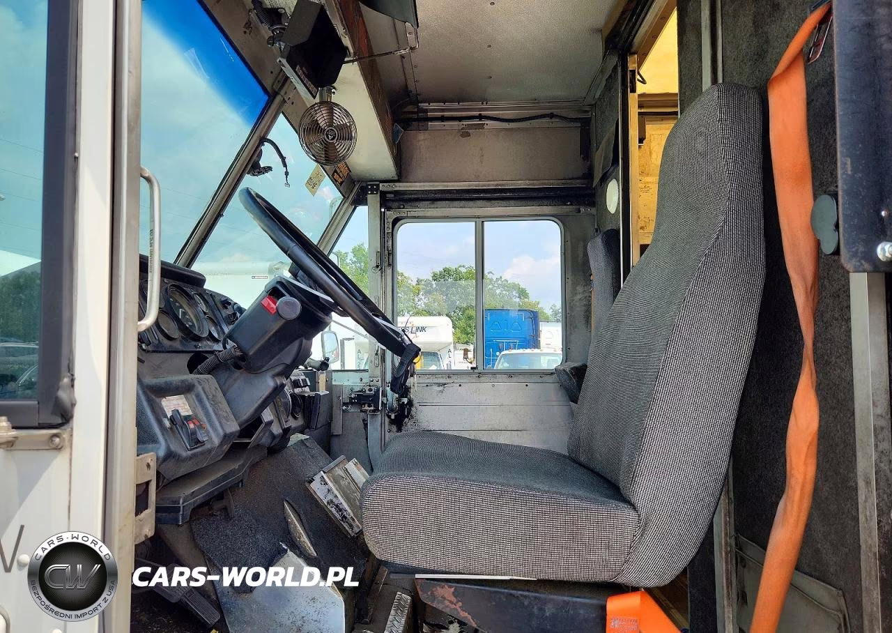 2001 Freightliner Mt45G Chassis Delivery Truck VIN:4UZAANBW91CH53380 - 7