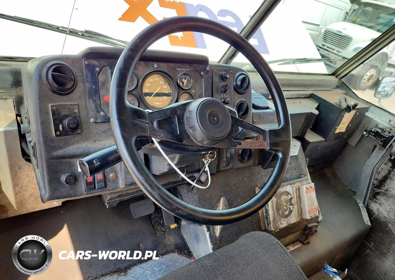2001 Freightliner Mt45G Chassis Delivery Truck VIN:4UZAANBW91CH53380 - 8