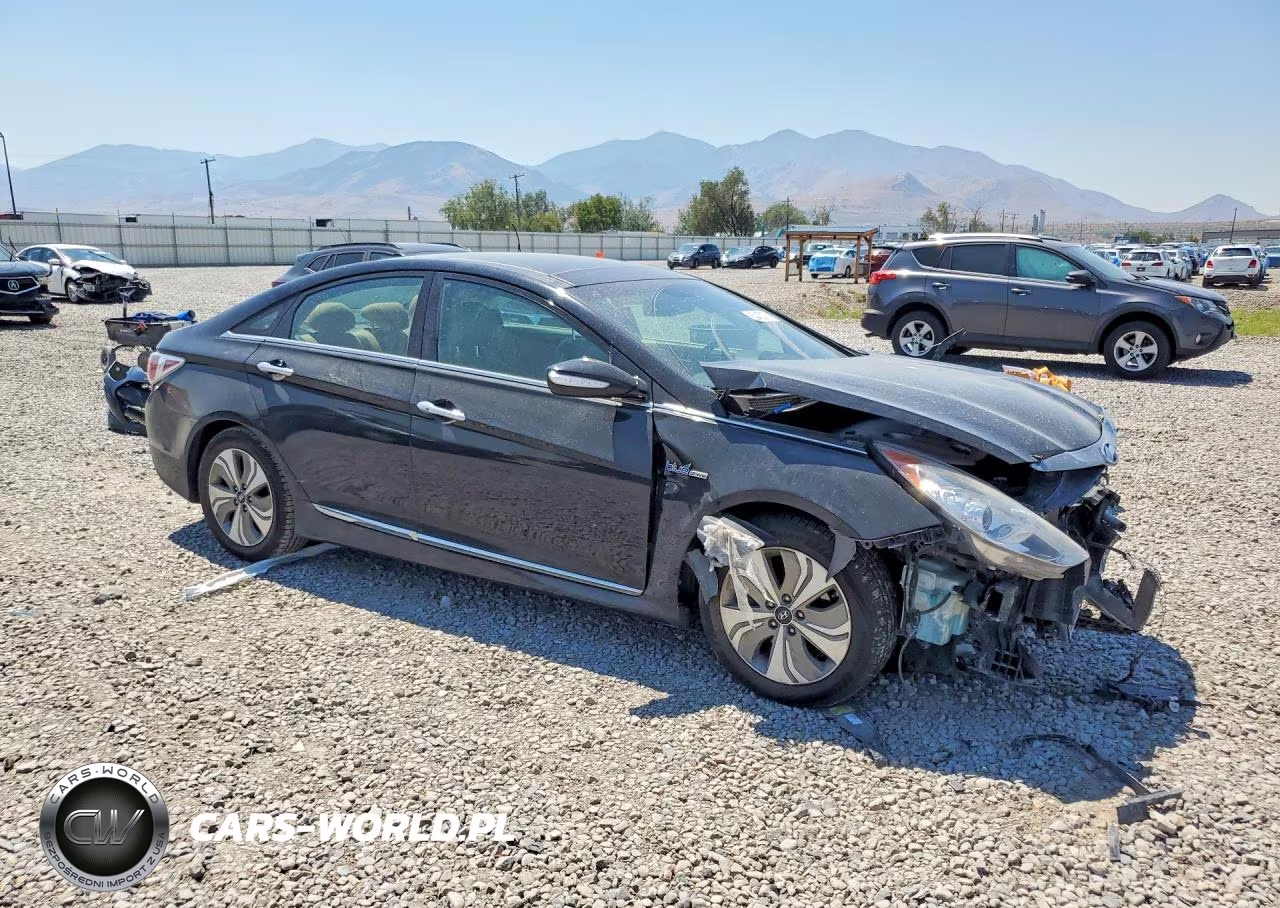 2014 Hyundai Sonata Hybrid VIN:KMHEC4A4XEA107110 - 4