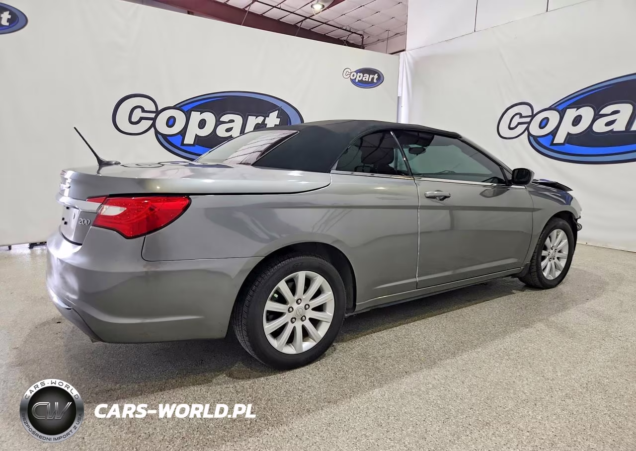 2013 Chrysler 200 Touring VIN:1C3BCBEGXDN755557 - 3