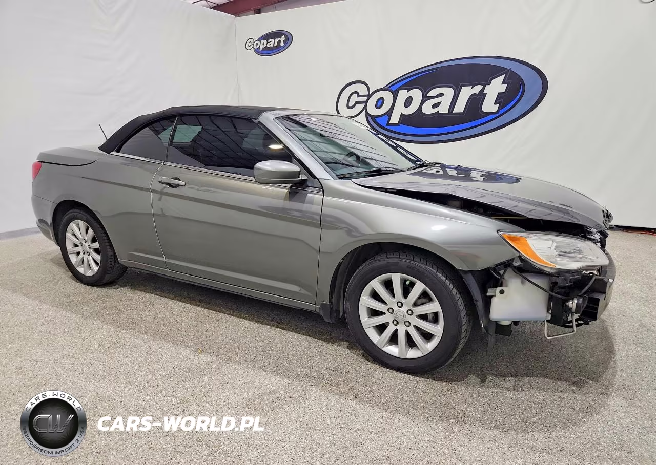 2013 Chrysler 200 Touring VIN:1C3BCBEGXDN755557 - 4