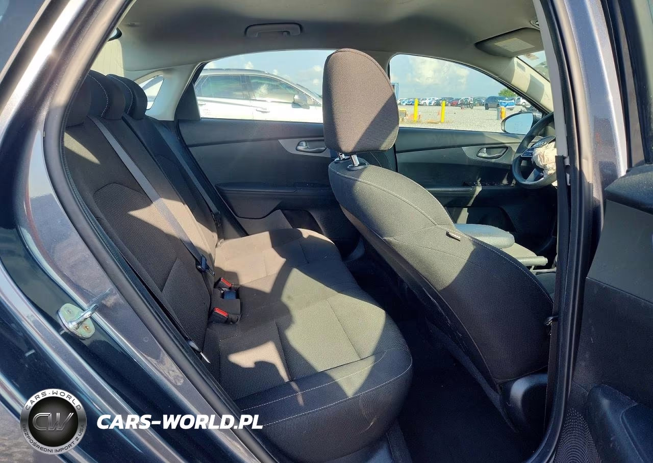 2021 Kia Forte Lxs VIN:3KPF24AD4ME359247 - 10