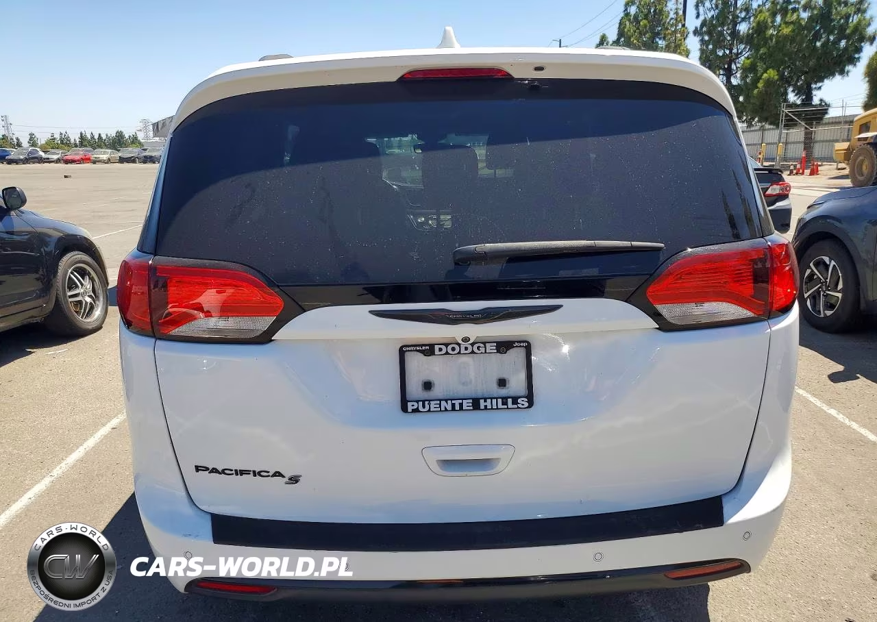 2018 Chrysler Pacifica Touring L VIN:2C4RC1BG0JR228392 - 6