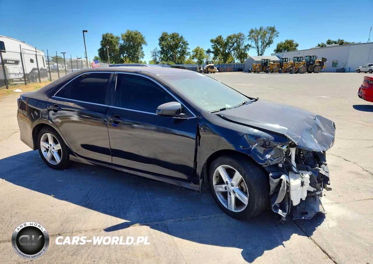 2014 Toyota Camry Se VIN:4T1BF1FK1EU729805 - 4