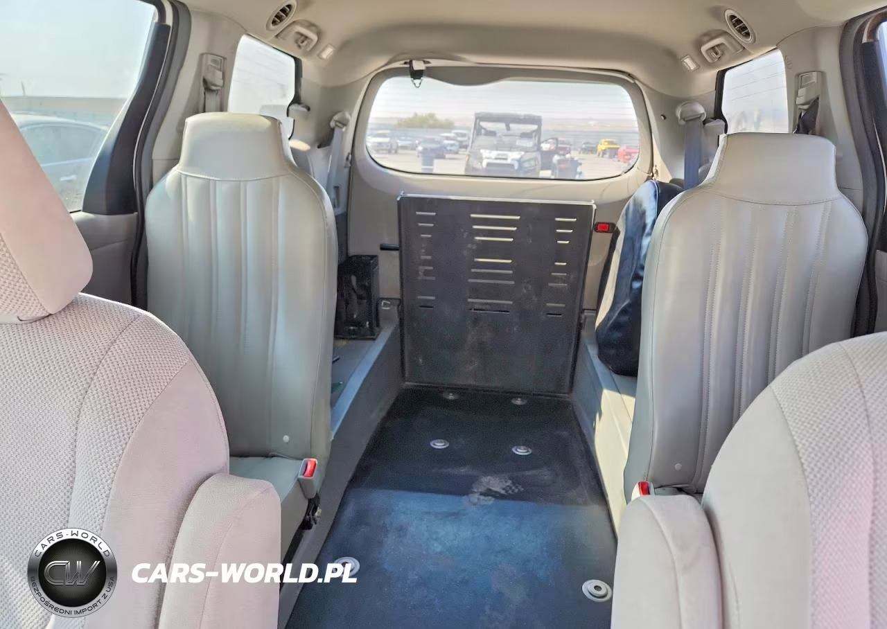 2017 Toyota Sienna L 7-Passenger VIN:5TDZZ3DC8HS875841 - 10