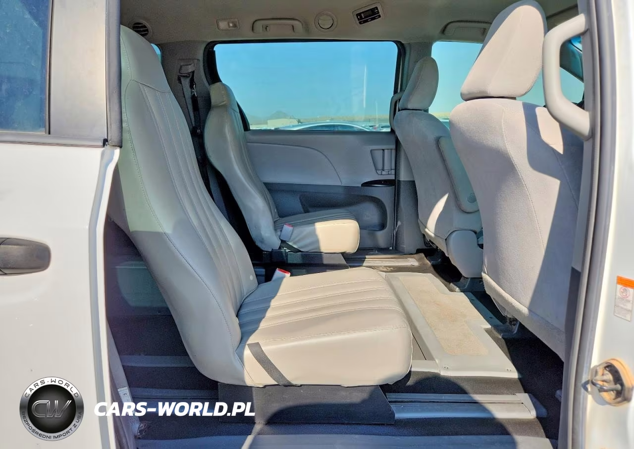 2017 Toyota Sienna L 7-Passenger VIN:5TDZZ3DC8HS875841 - 11