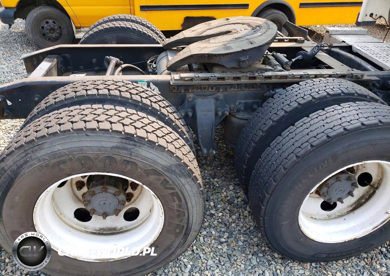 2000 Freightliner Conventional Fld120 VIN:1FUYDDYB5YPB50575 - 12