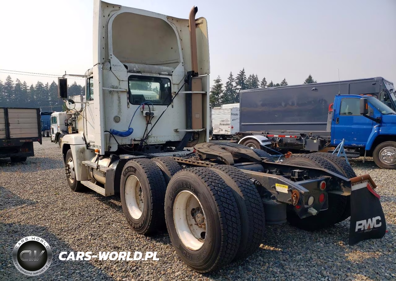 2000 Freightliner Conventional Fld120 VIN:1FUYDDYB5YPB50575 - 2