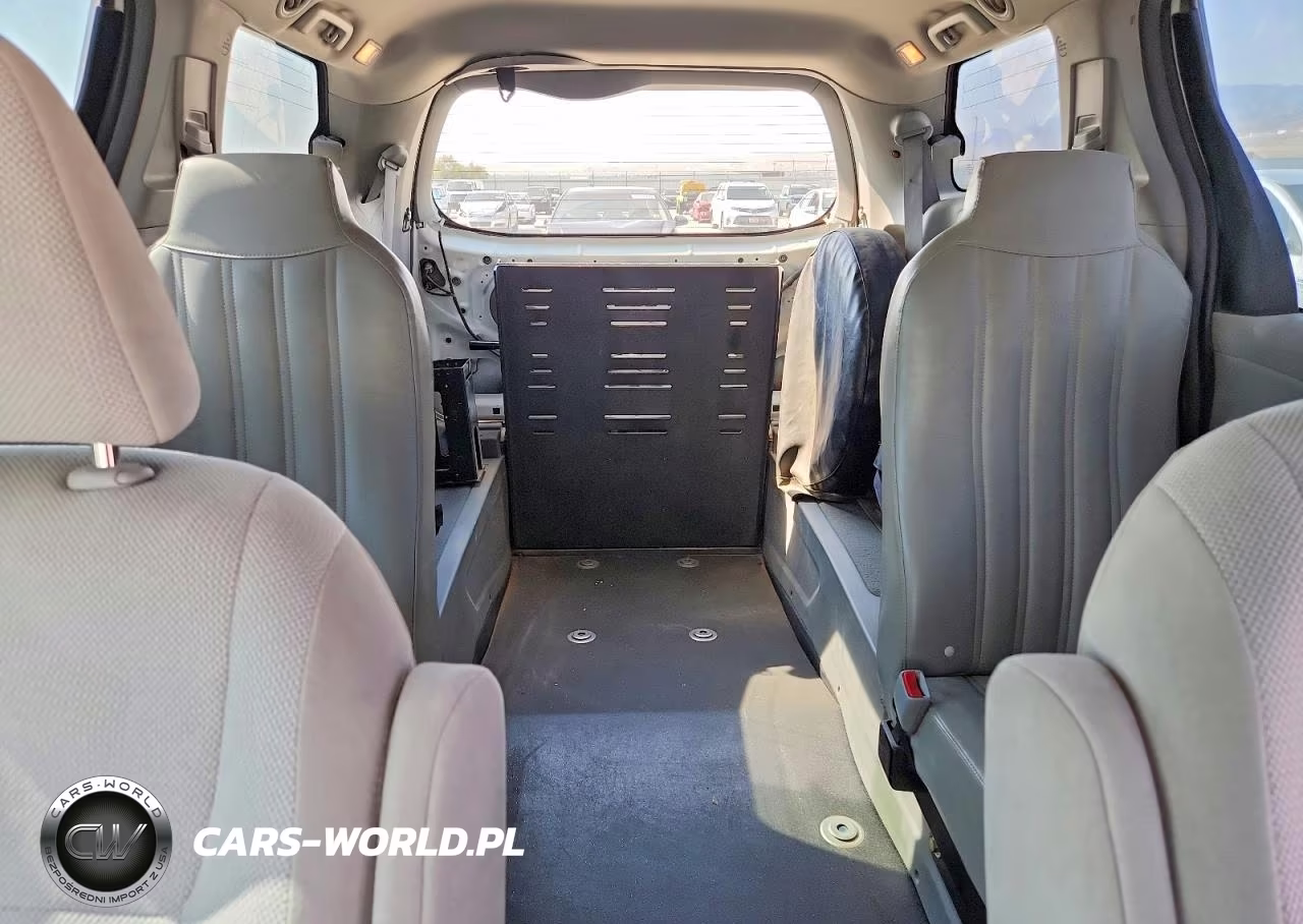 2017 Toyota Sienna L 7-Passenger VIN:5TDZZ3DC7HS859808 - 10