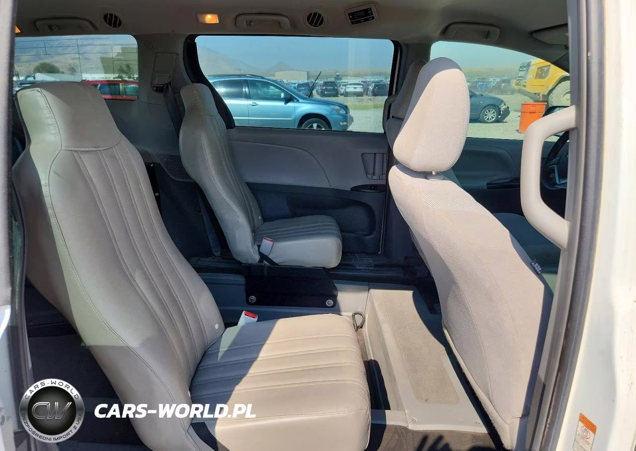 2017 Toyota Sienna L 7-Passenger VIN:5TDZZ3DC7HS859808 - 11