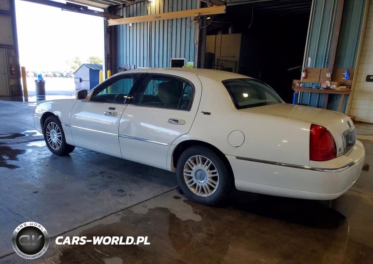 2011 Lincoln Town Car Signature Limited VIN:2LNBL8CVXBX761236 - 2
