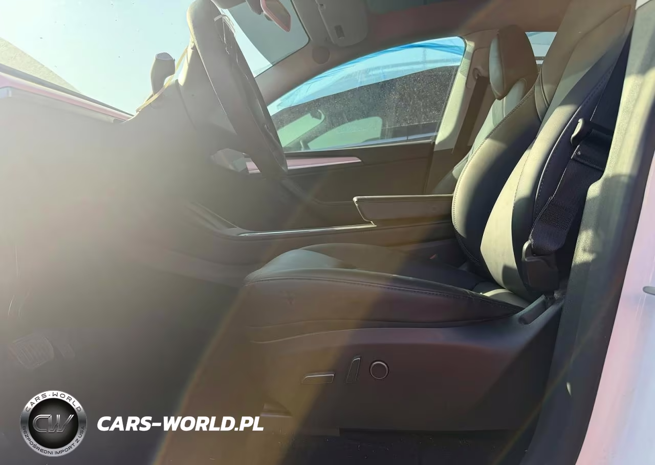 2023 Tesla Model Y VIN:7SAYGDEE7PA147566 - 7