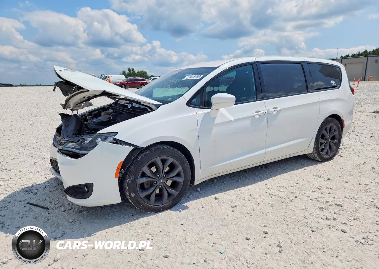 2018 Chrysler Pacifica Touring Plus VIN:2C4RC1FG3JR260084 - 1