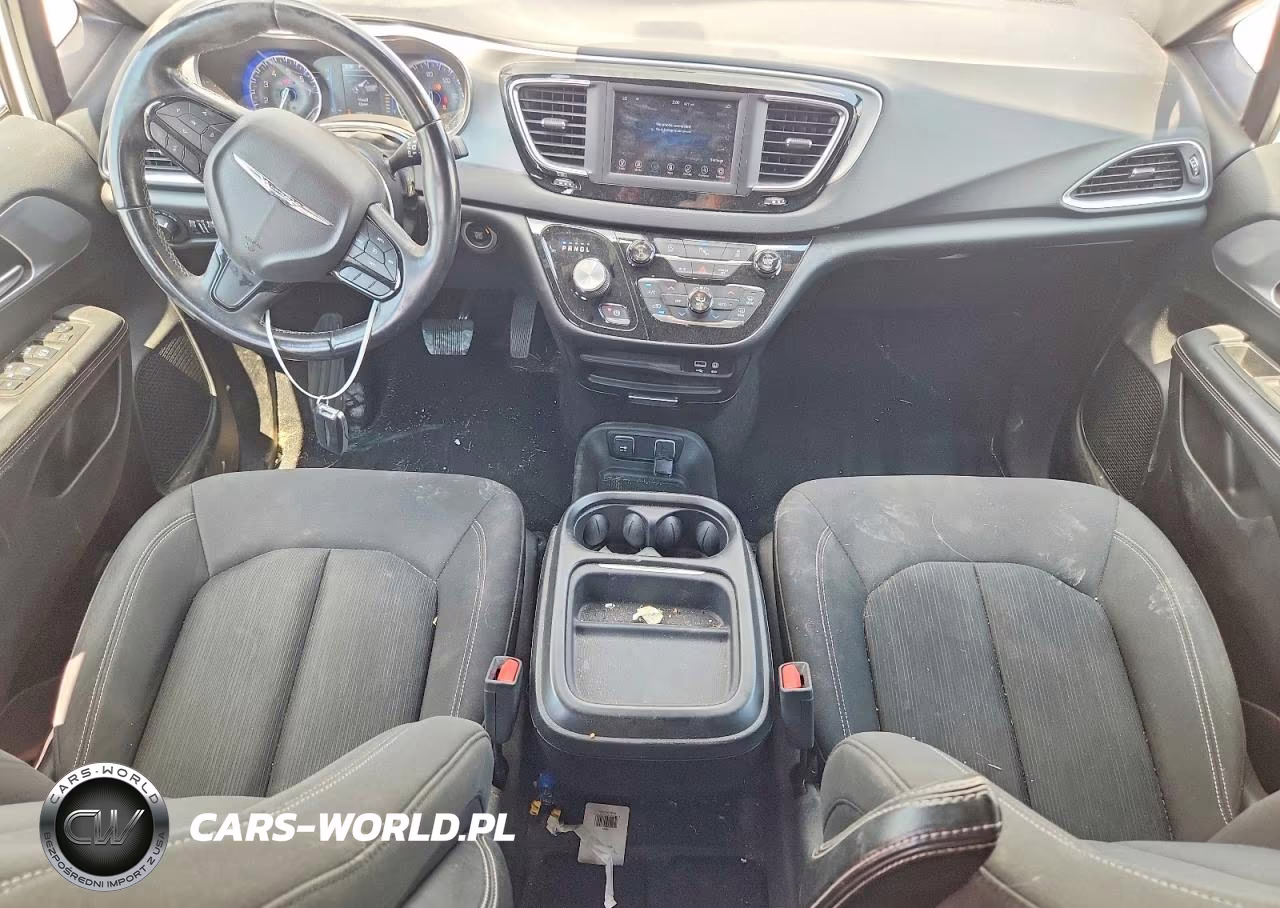 2018 Chrysler Pacifica Touring Plus VIN:2C4RC1FG3JR260084 - 8