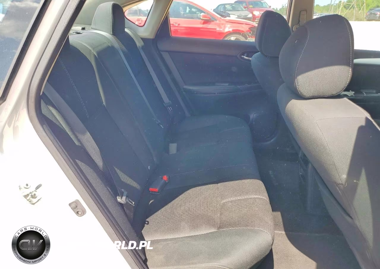 2018 Nissan Sentra S VIN:3N1AB7AP2JY328713 - 10