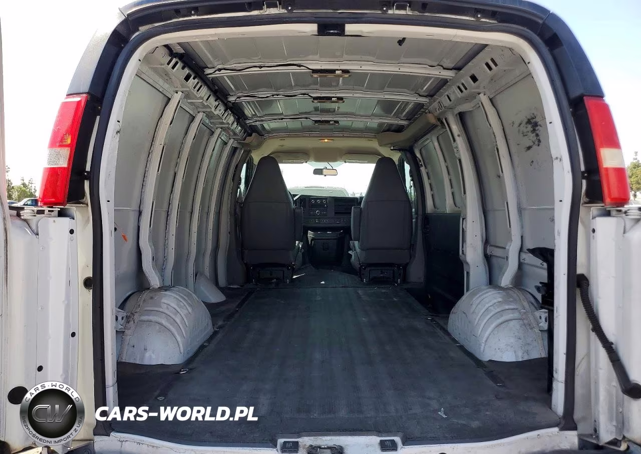 2018 Chevrolet Express 2500 Cargo Delivery Van VIN:1GCWGAFP4J1343597 - 10