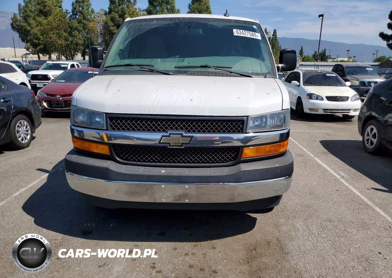 2018 Chevrolet Express 2500 Cargo Delivery Van VIN:1GCWGAFP4J1343597 - 5