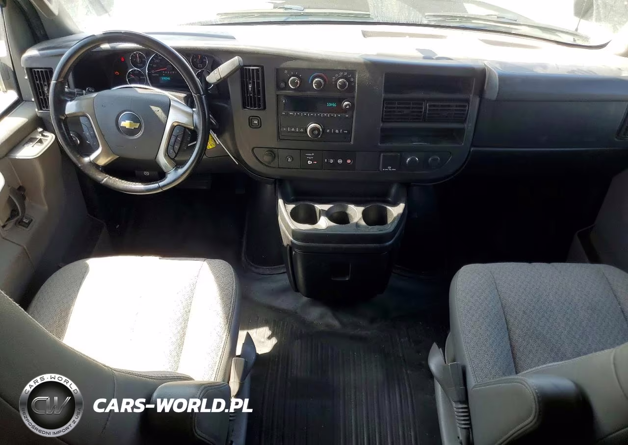 2018 Chevrolet Express 2500 Cargo Delivery Van VIN:1GCWGAFP4J1343597 - 8