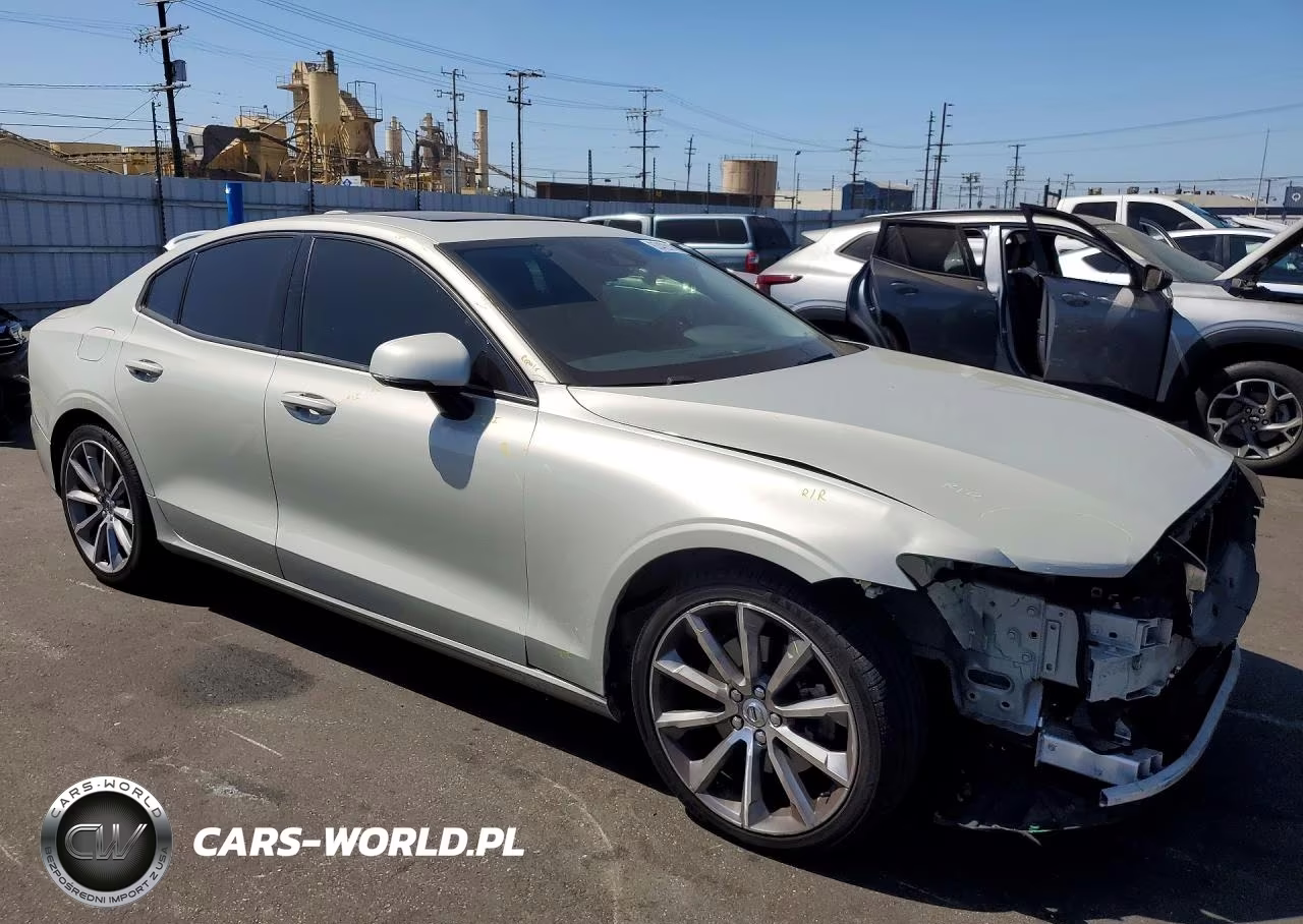 2019 Volvo S60 T5 Momentum VIN:7JR102FK1KG000674 - 4