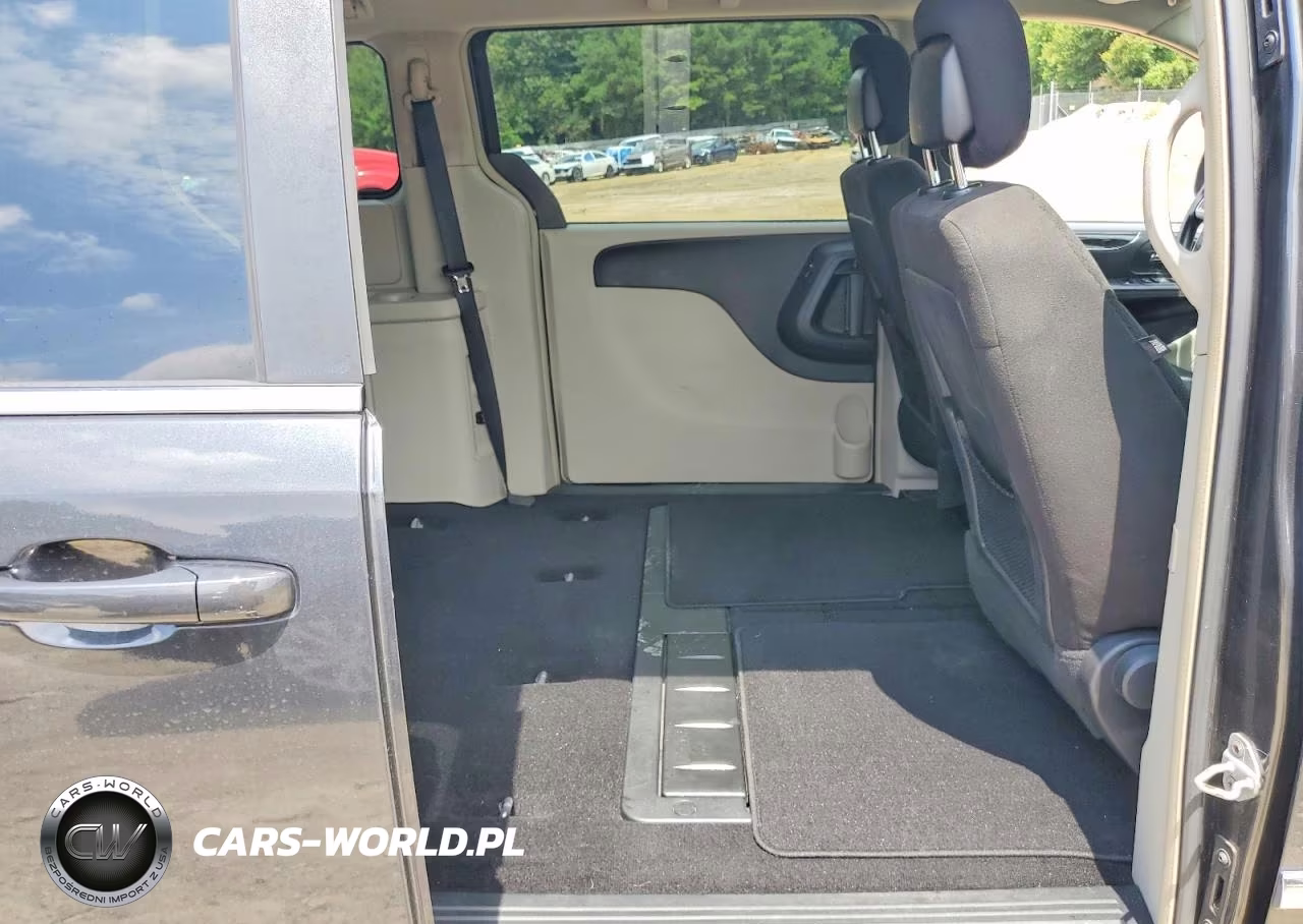 2012 Chrysler Town & Country Touring VIN:2C4RC1BG0CR135701 - 11