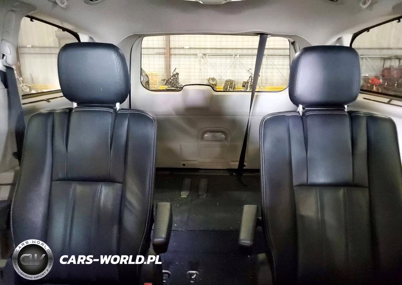 2015 Chrysler Town & Country Touring L VIN:2C4RC1CG1FR594979 - 10