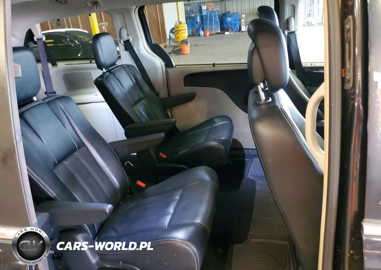 2015 Chrysler Town & Country Touring L VIN:2C4RC1CG1FR594979 - 11