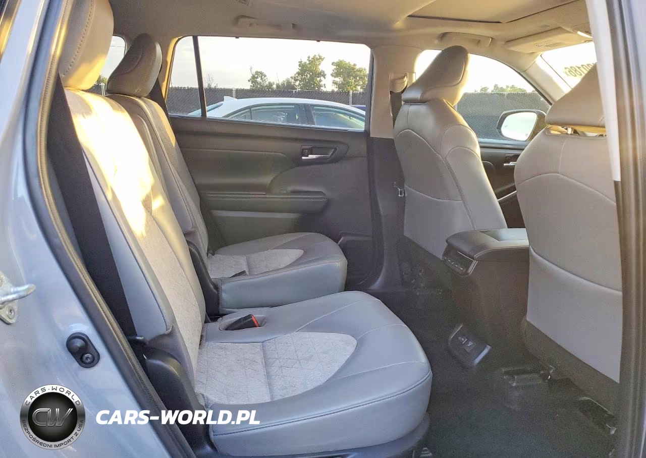 2022 Toyota Highlander Hybrid Bronze Edition VIN:5TDAARAH2NS514429 - 11