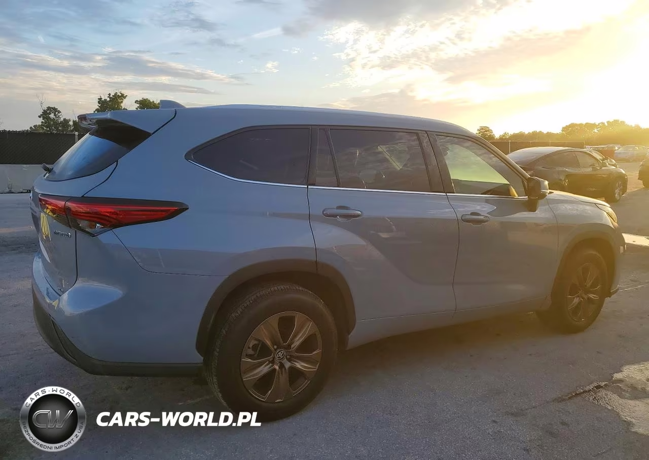 2022 Toyota Highlander Hybrid Bronze Edition VIN:5TDAARAH2NS514429 - 3