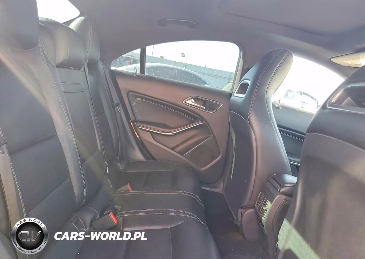 2018 Mercedes-Benz Cla 250 VIN:WDDSJ4EB1JN587486 - 10