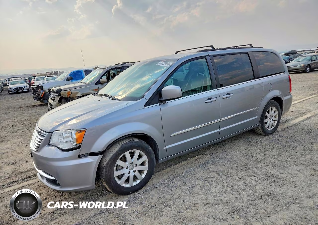 2015 Chrysler Town & Country Touring – zdjęcie 1 z 13
