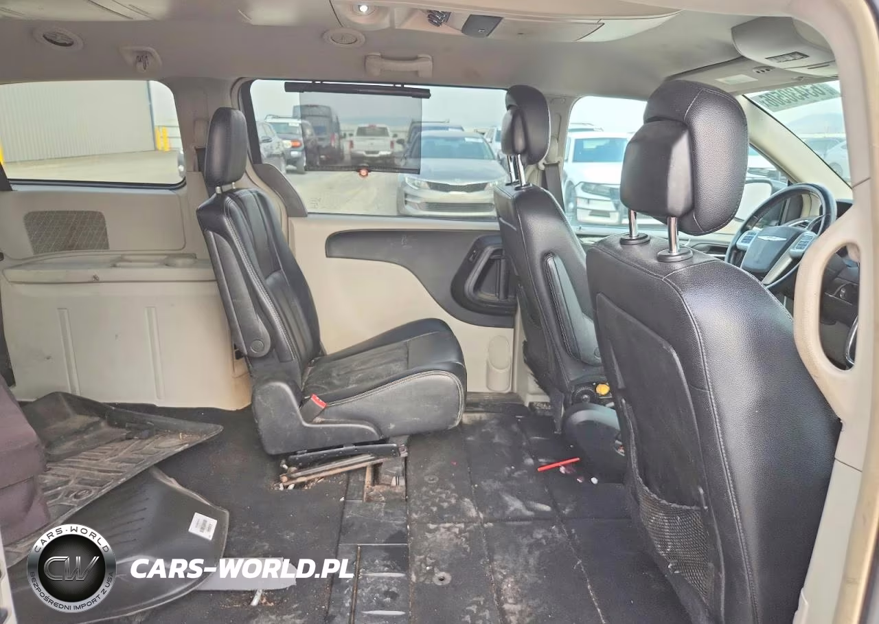 2015 Chrysler Town & Country Touring VIN:2C4RC1BG1FR636634 - 11