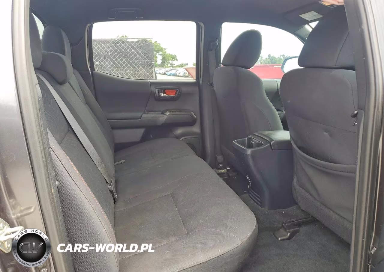 2018 Toyota Tacoma Trd Sport VIN:3TMAZ5CN7JM059169 - 10