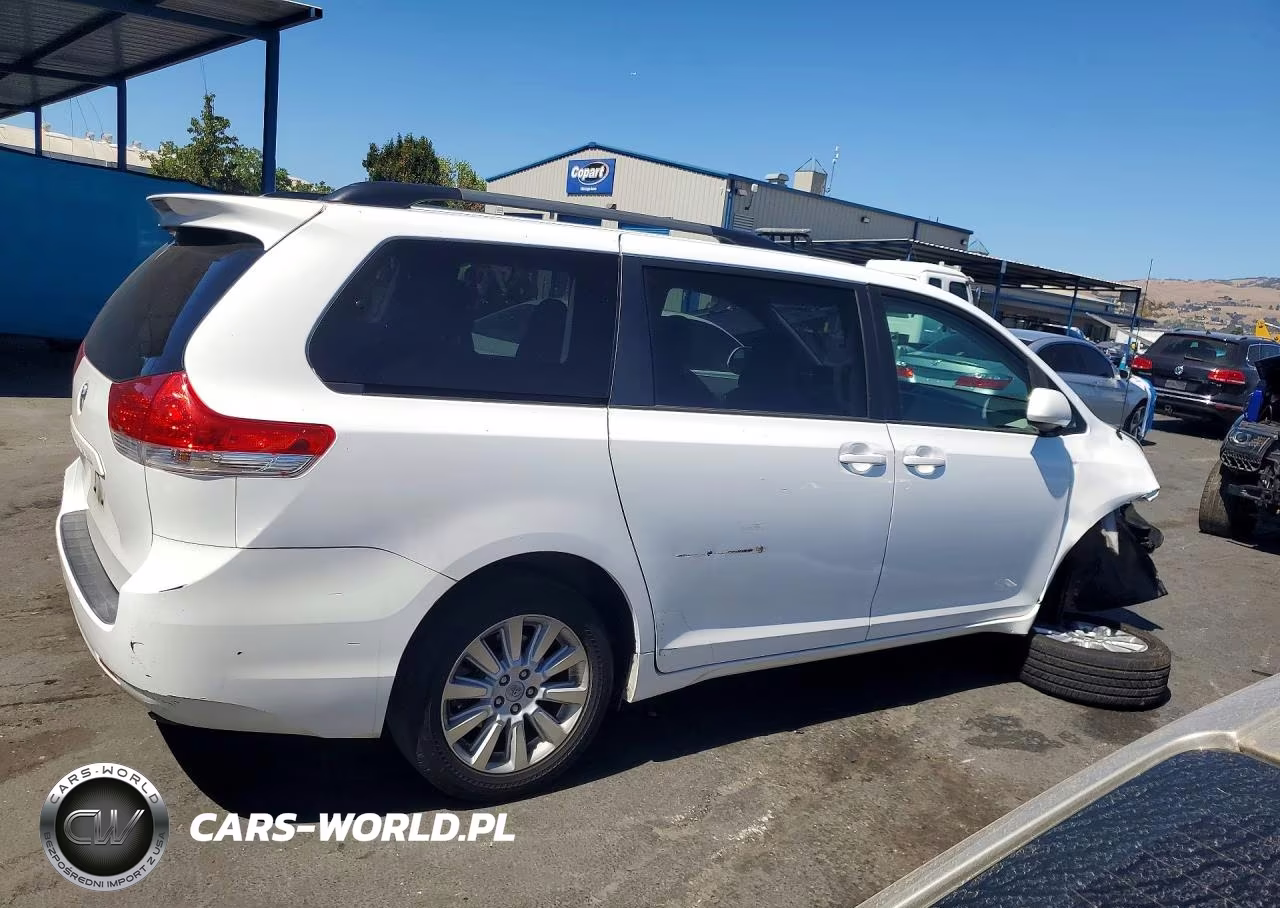 2014 Toyota Sienna Le VIN:5TDJK3DC3ES084825 - 3