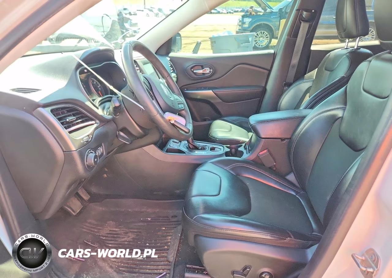 2020 Jeep Cherokee Latitude Plus VIN:1C4PJLLB7LD573923 - 7