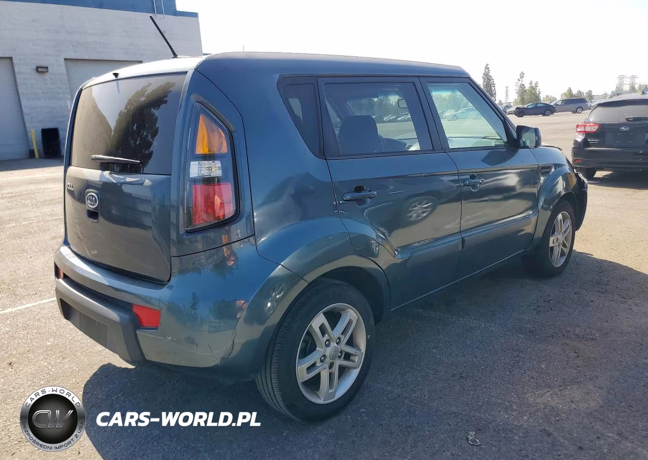 2011 Kia Soul + VIN:KNDJT2A20B7309145 - 3