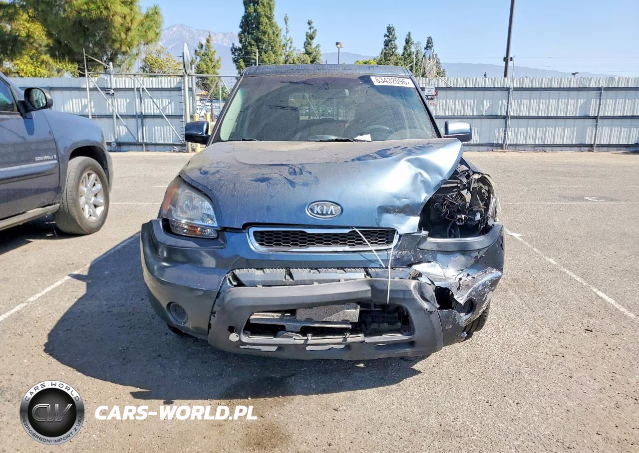 2011 Kia Soul + VIN:KNDJT2A20B7309145 - 5