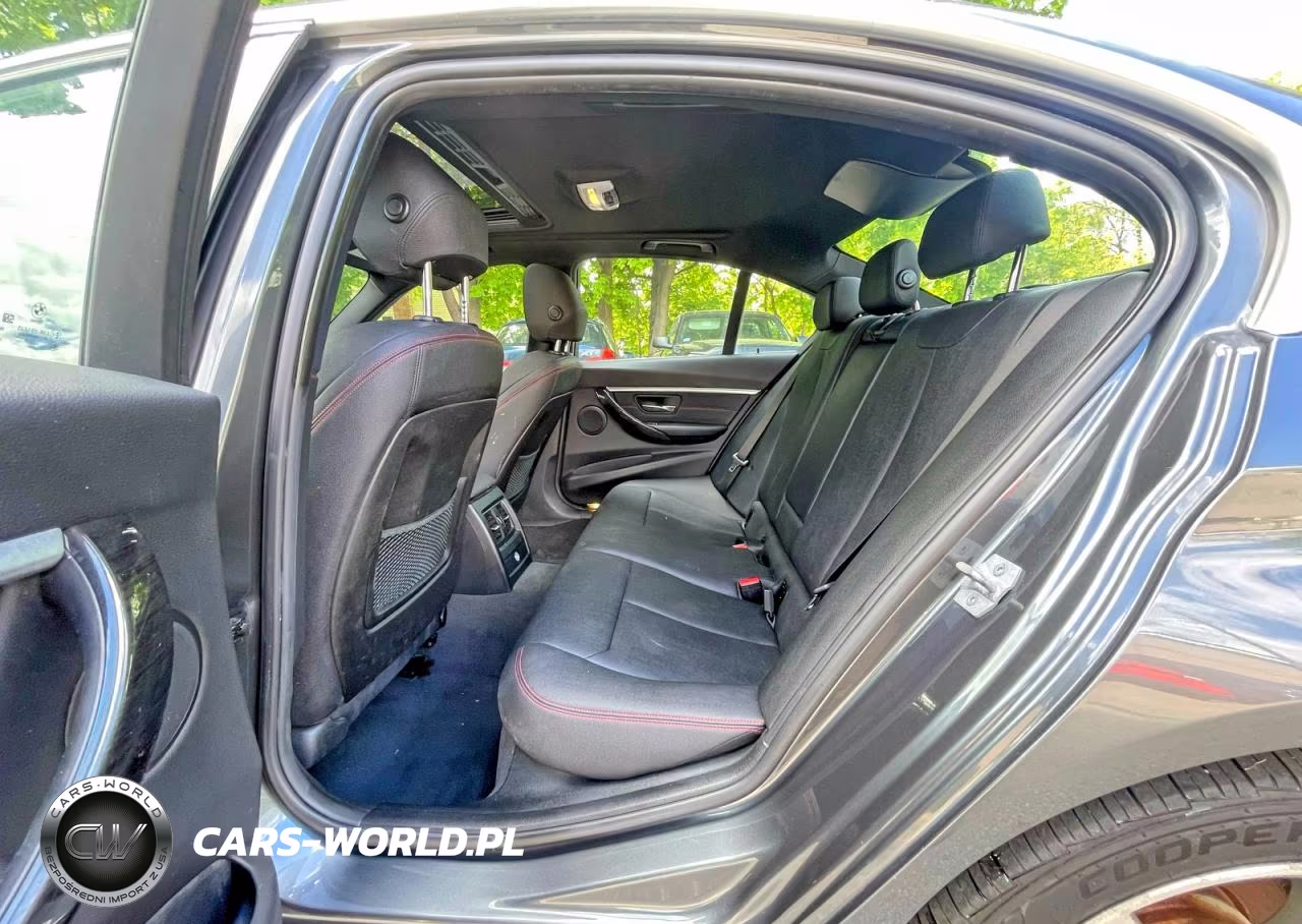 2018 BMW 330 Xi VIN:WBA8D9G58JNU71313 - 12