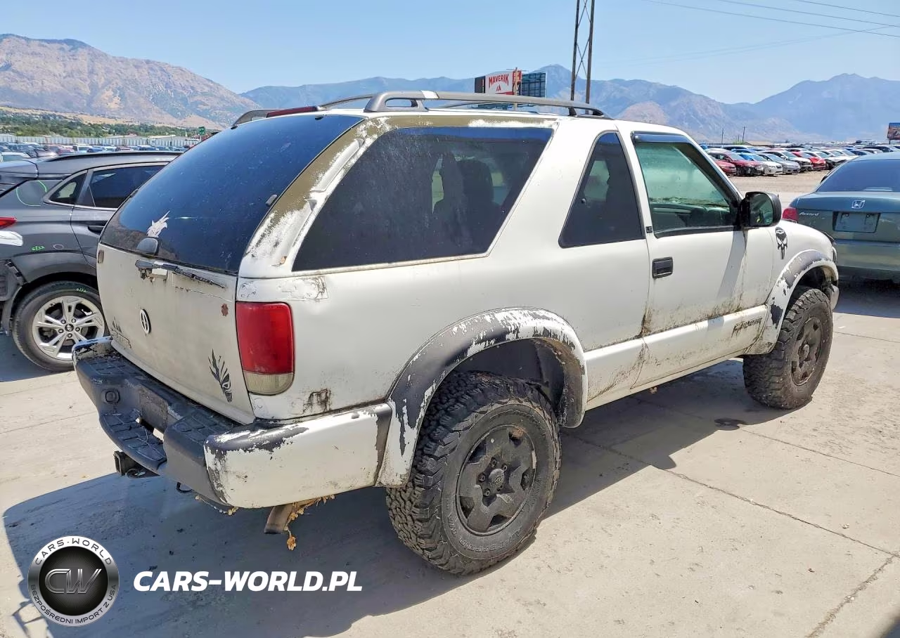 2001 Chevrolet Blazer VIN:1GNCT18WX1K163836 - 3